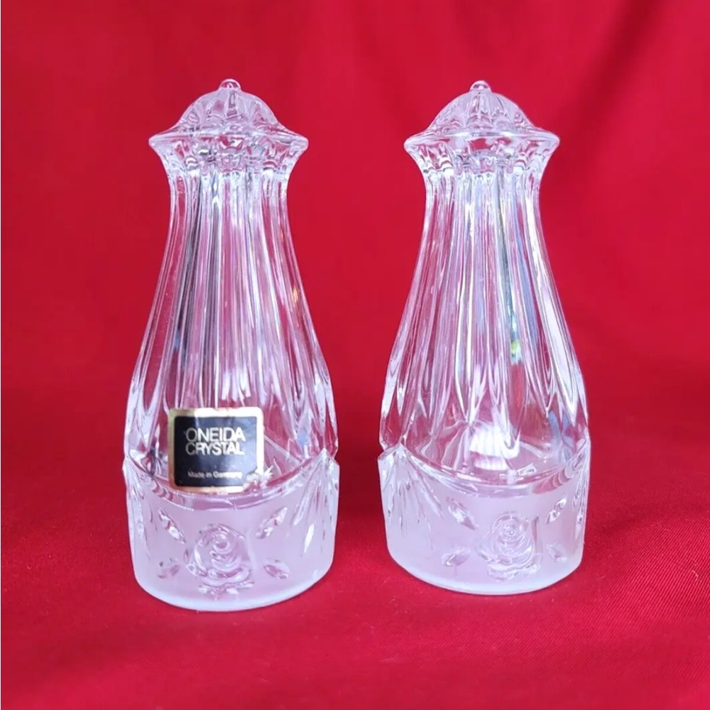 Oneida Salt and Pepper Shaker